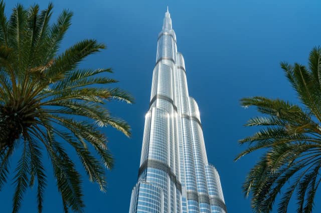 Ile metrów ma najwyższy budynek świata? Zaskakujące fakty o Burj Khalifa