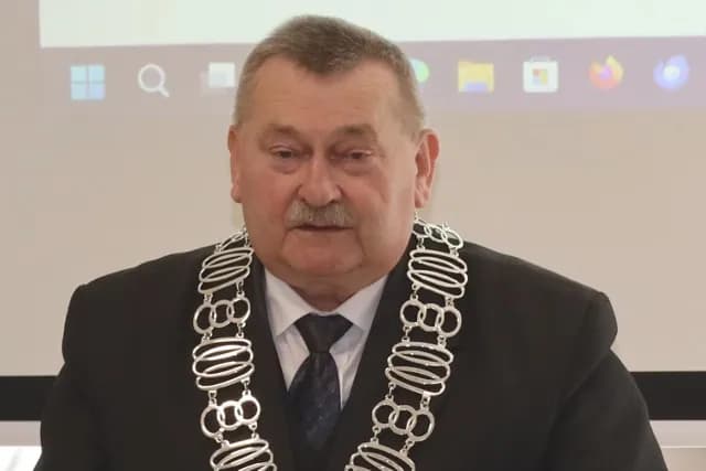 Ile zarabia przewodniczący rady osiedla? Zaskakujące różnice w wynagrodzeniach