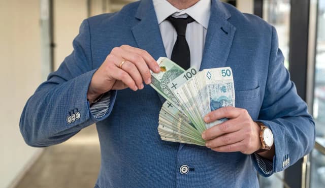 Czy wynagrodzenie prezesa spółdzielni mieszkaniowej jest jawne? Sprawdź prawo!
